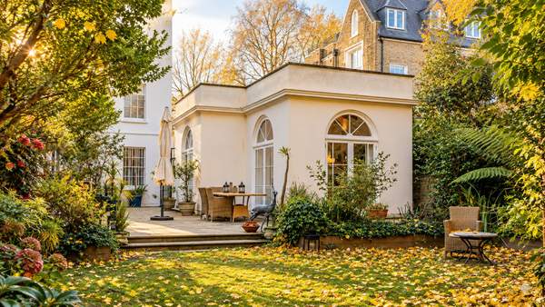 From Workday to Canal Walk at Luxury Unique Places’ Canal Villa and Garden
