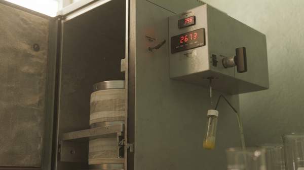 Editorial illustration for How Non-Alcoholic Spirits Get Their Flavor: Distillation, Maceration, and the Science of Zero-Proof Complexity